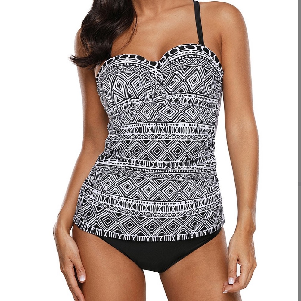 ‼️NWT‼️ Black and White Geometric Tankini Set